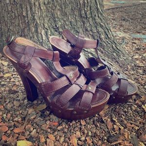 Frye Dara t strap sandal